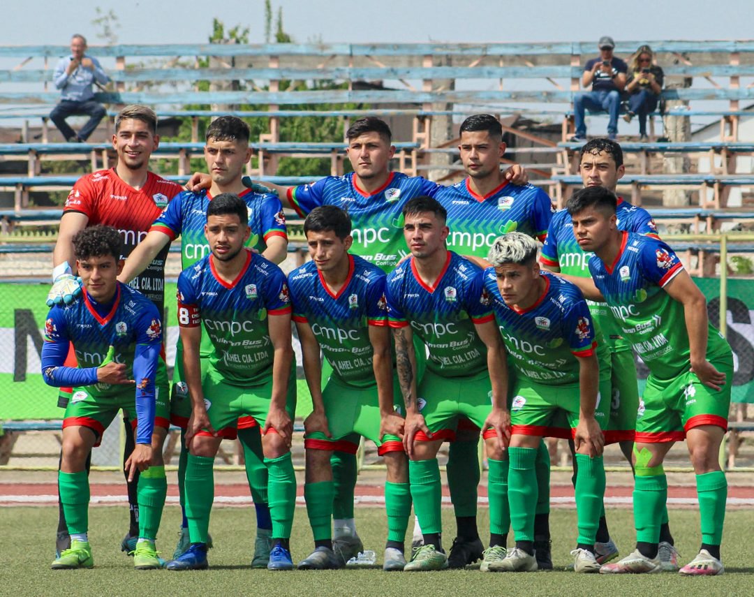 Celebración de equipo ascendiendo desde Tercera B