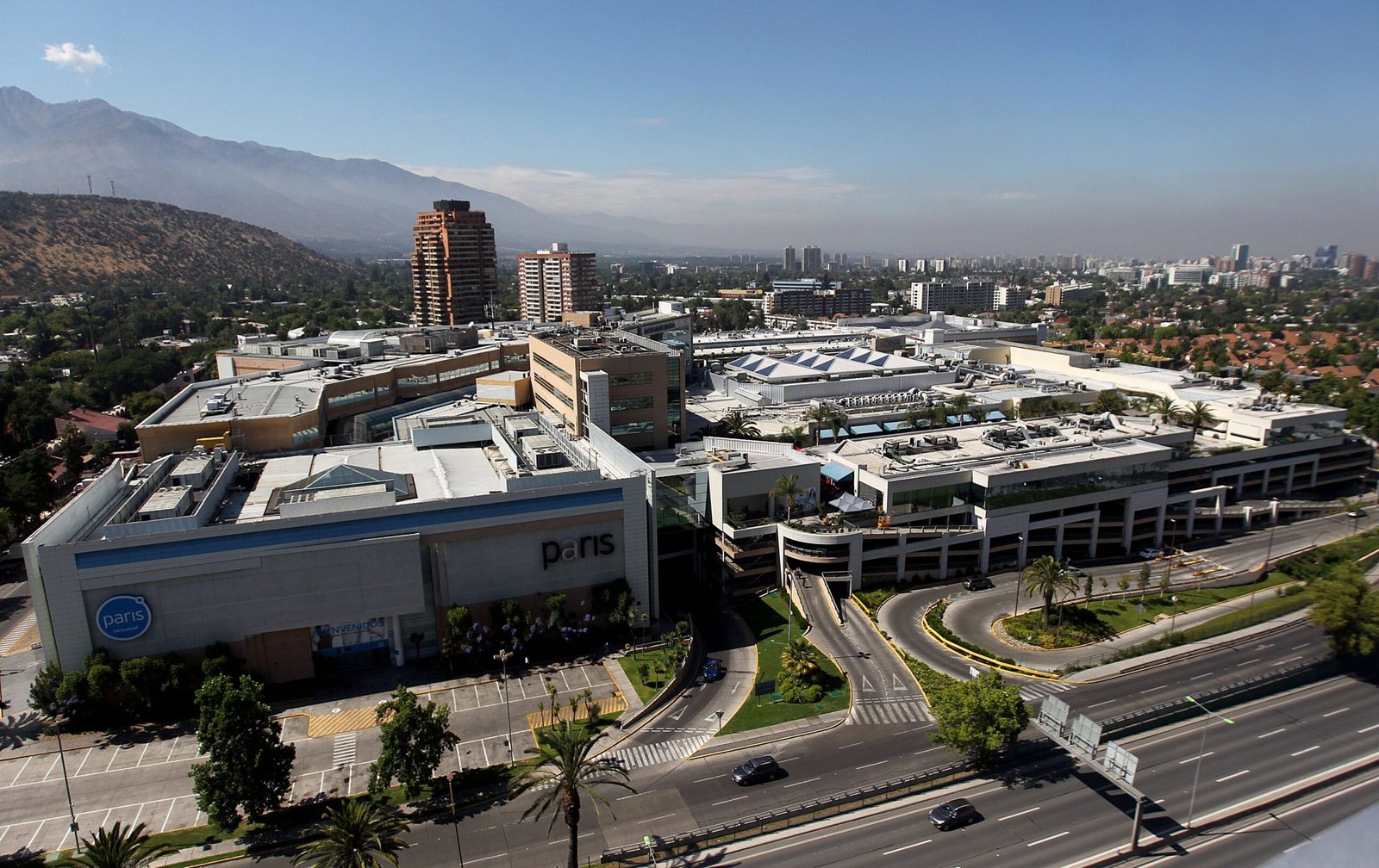 Fachada de tiendas de Cencosud en Chile