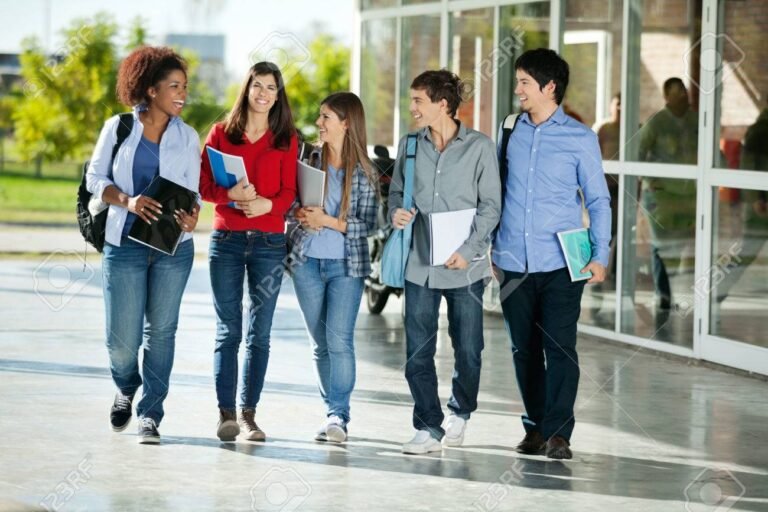 La Universidad Adolfo Ibáñez ofrece gratuidad en sus programas