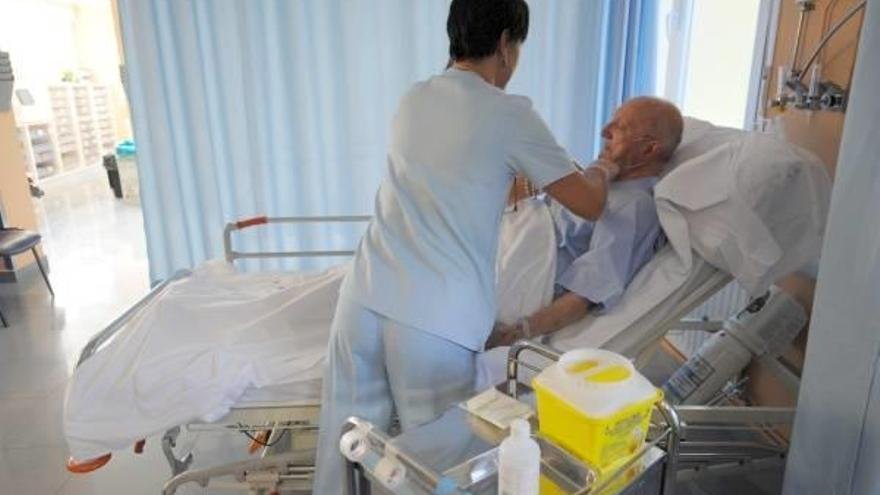 paciente siendo atendido en clinica santa maria