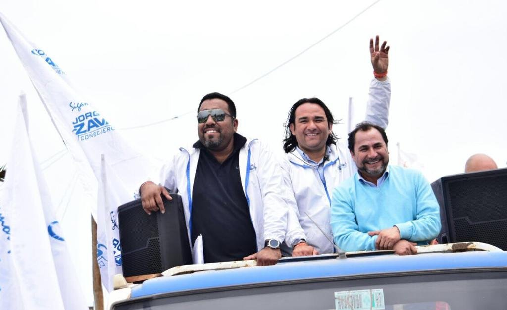 persona enrolando su huella en fonasa