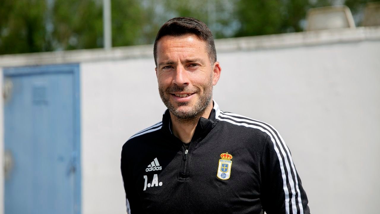 retrato de jaime alvarez en su consulta