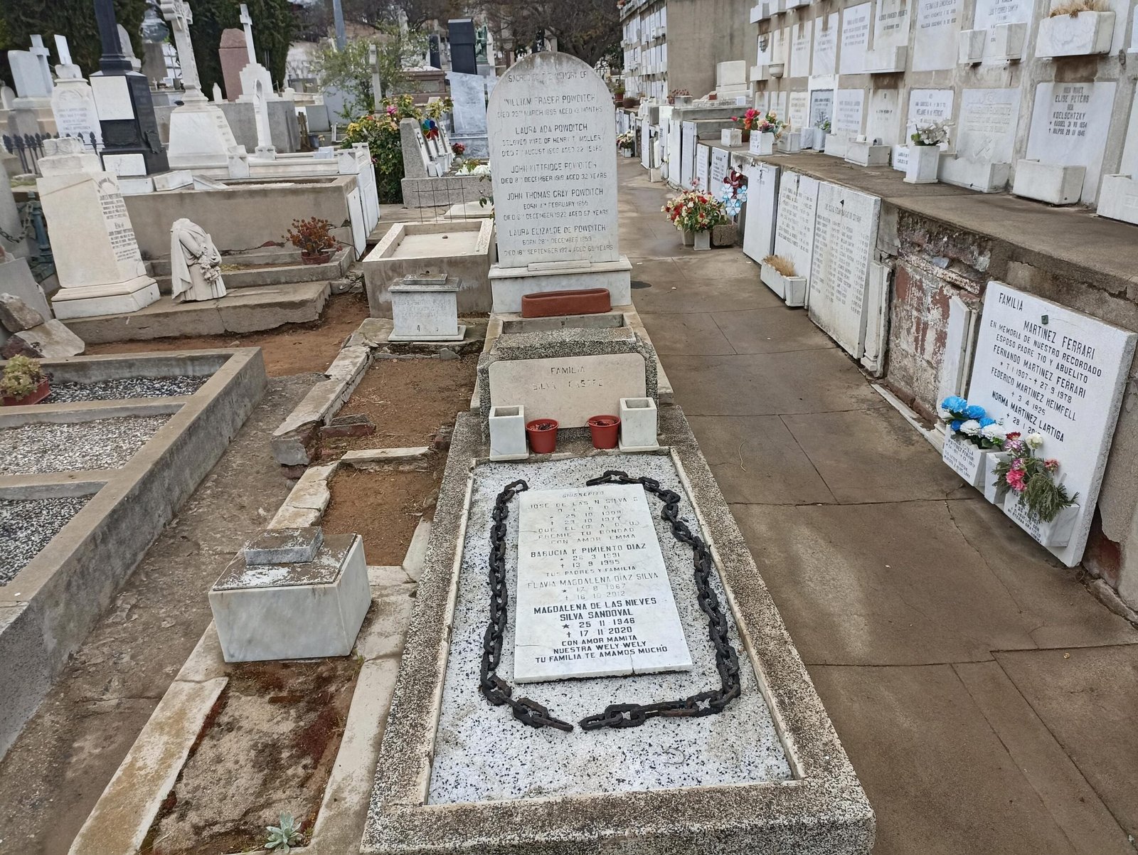 sepultura en cementerio chileno como propiedad raiz scaled