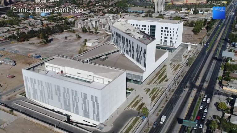 Cómo llegar a Clínica Bupa Santiago en Avenida Departamental, La Florida