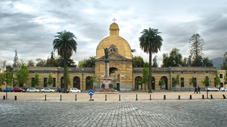 Cómo llegar al Cementerio General en Avenida La Paz