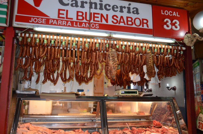 mercado de chillan con longanizas en oferta